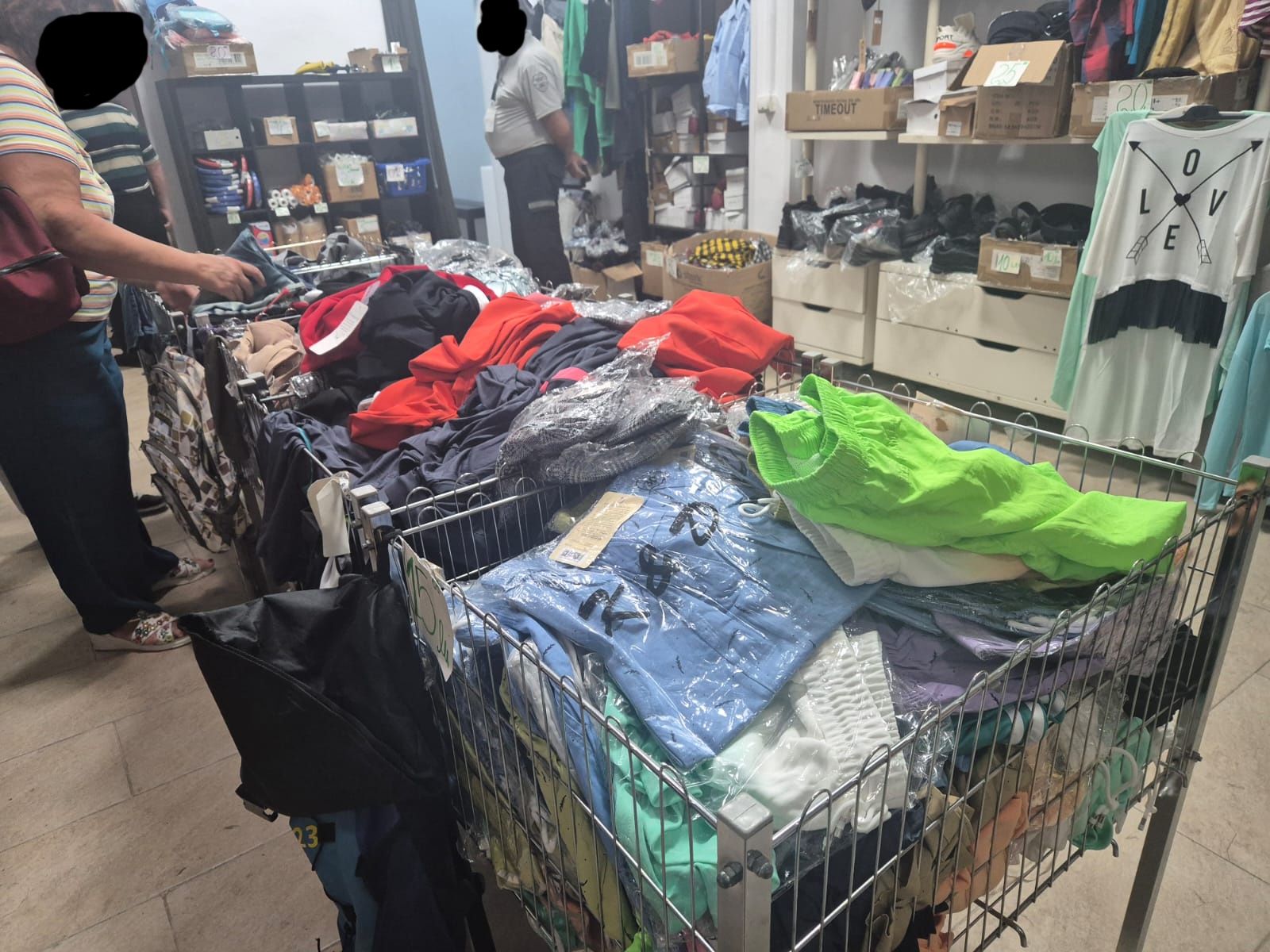 FOTO | Magazinul ANAF din București a primit marfă din Turcia. Fiscul s-a conformat și și-a pus POS - Poza 1