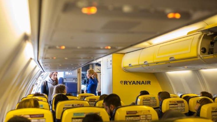 Joburi in aviatie: Ryanair face recrutari in trei orase din Romania in noiembrie