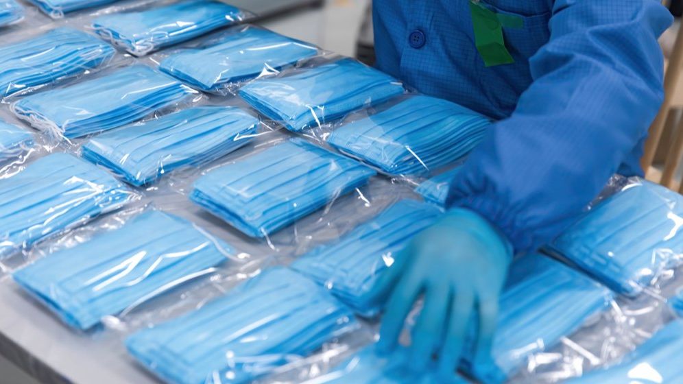 Au trimis clienților hârtie igienică, în loc de măști sanitare. Polițiștii fac acum percheziții în două județe