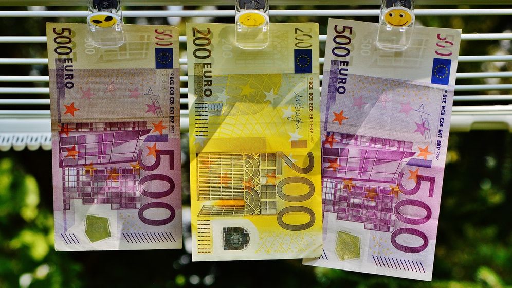 Comisia Europeană va crea o nouă agenţie pentru combaterea spălării banilor