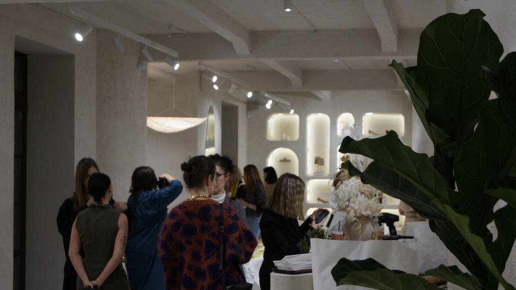 Brandul românesc de încălțăminte Alura și-a deschis showroom în București. Fondatoare: Ne-am - Imagine 8