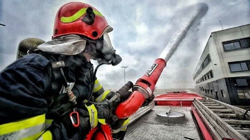 Incendiu Popești-Leordeni: Mansarda unui bloc a luat foc