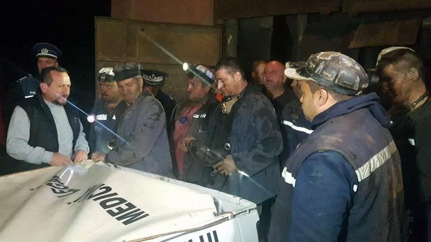 Accident grav la Mina Lupeni: Un miner a fost gasit mort. Doi au fost raniti si dusi la spital