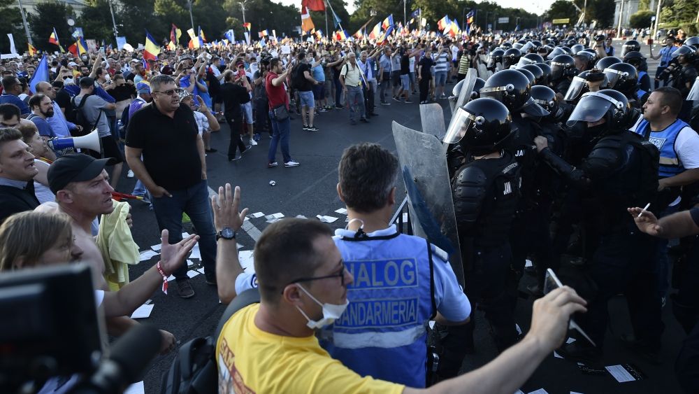 PICCJ: Dosar penal deschis cu privire la modul de interventie al jandarmilor si violentele din Piata Victoriei