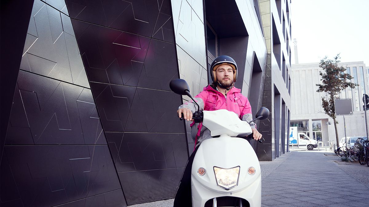 cora România și foodpanda au încheiat un parteneriat pentru livrări rapide la domiciliu