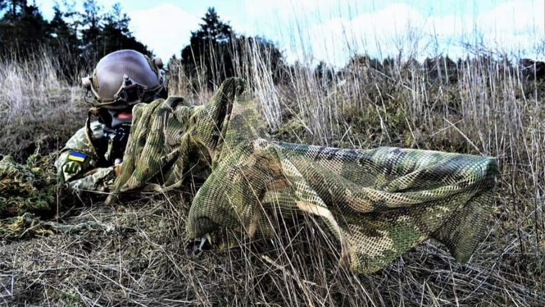 De la suveniruri la veste anti-glonț: o asociație din Cehia produce echipamente militare