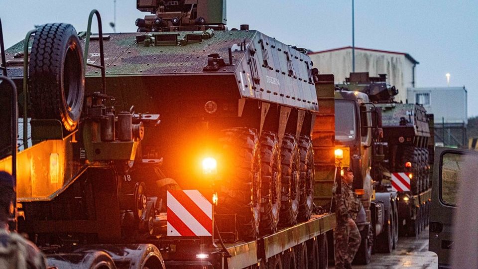 MApN: Un convoi de tehnică militară francez a intrat în România