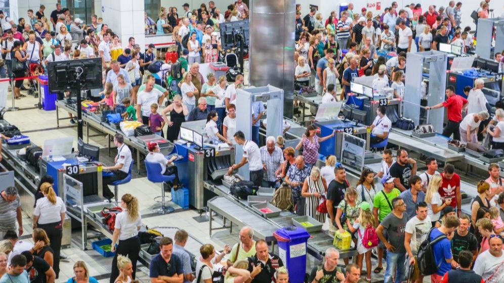 Aeroportul Henri Coandă tot mai aglomerat: Avertismentul CNAB