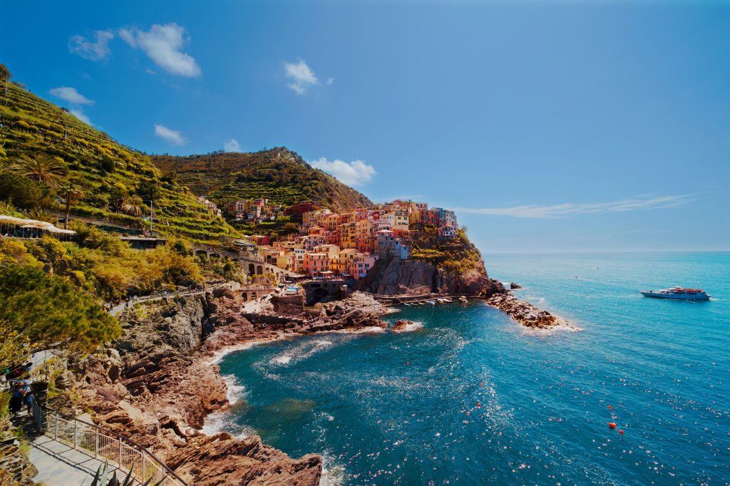 Cinque Terre - Sami Hobbs - Unsplash