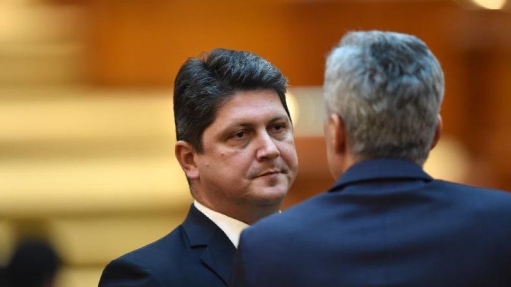 Delir al lui Titus Corlatean: Neomarxisti! Securisti! Moral-crestini!