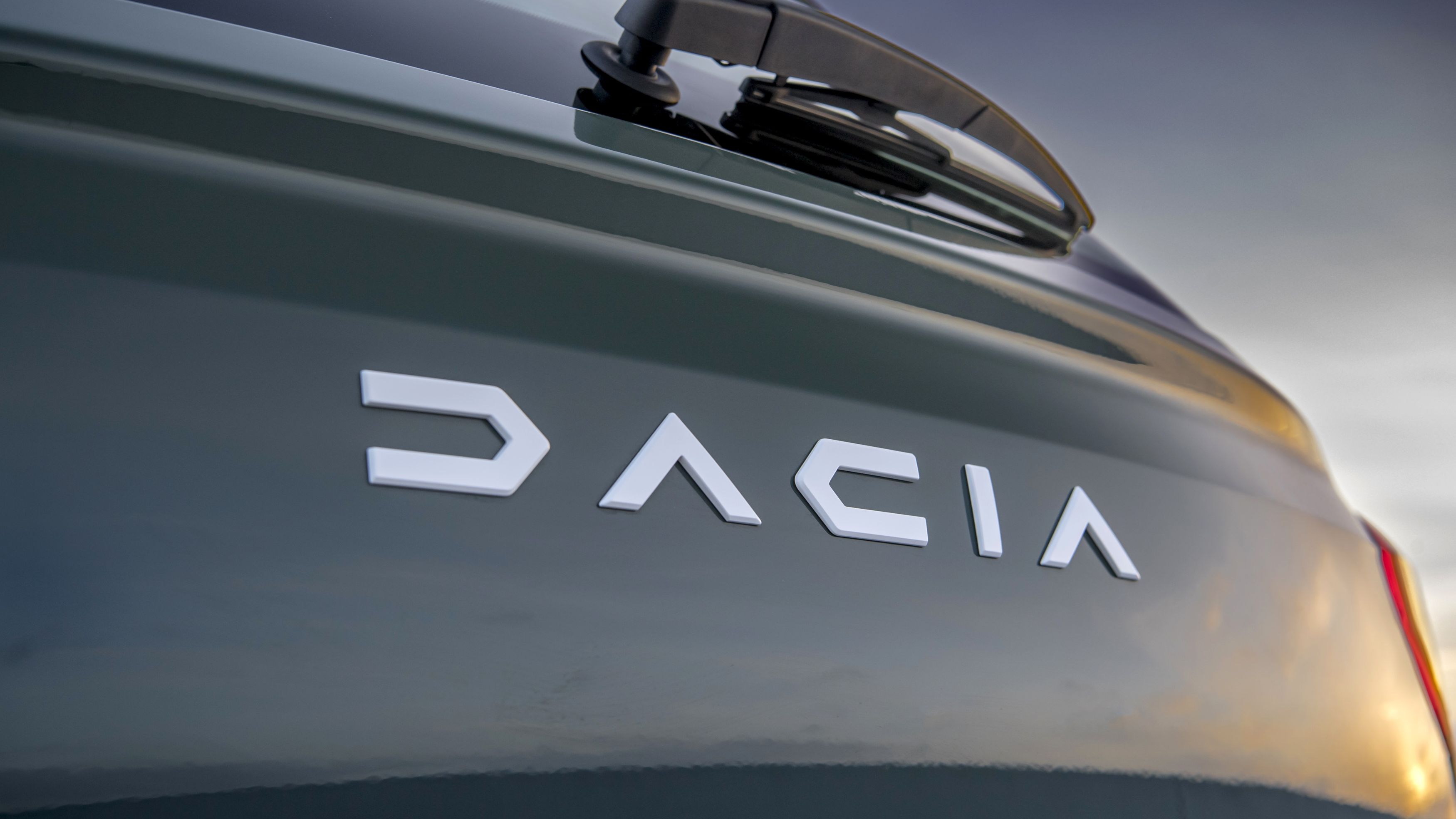 Noua Dacia Duster, văzută fără camuflaj înaintea lansării oficiale