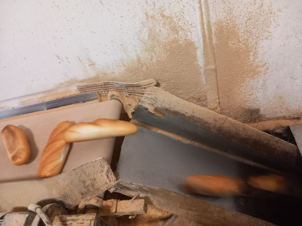 Ce a descoperit ANPC la o fabrică de pâine din București: mii de pâini retrase de la vânzare - Imagine 21