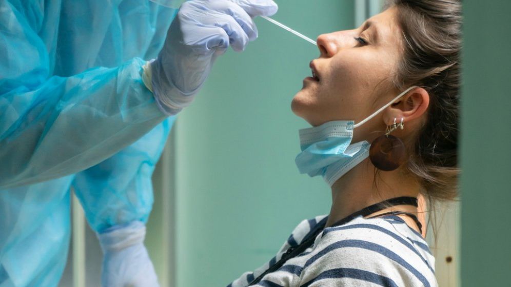 Bilant COVID-19: 1.936 de cazuri și 121 de decese