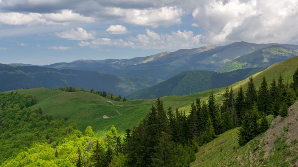 FOTO: Locuri frumoase pentru care (inca) merita sa ramai in Romania