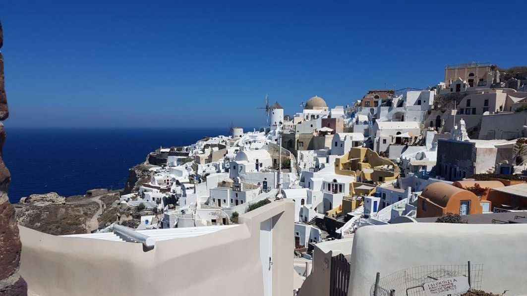 Cazare gratuită în Santorini, Paros și Rhodos. Medicii și asistentele pot alege viața pe insulele grecești