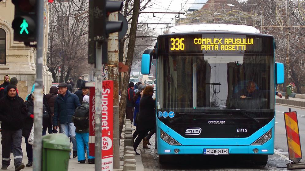 Cum vor circula autobuzele STB și metroul de Revelion