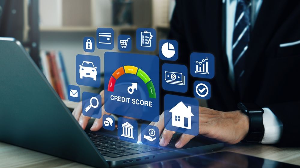 Mai poți obține un credit dacă ai deja istoric în Biroul de Credit? Când se aprinde „becul roșu” și cum poți lua un credit nou dacă ai deja istoric negativ