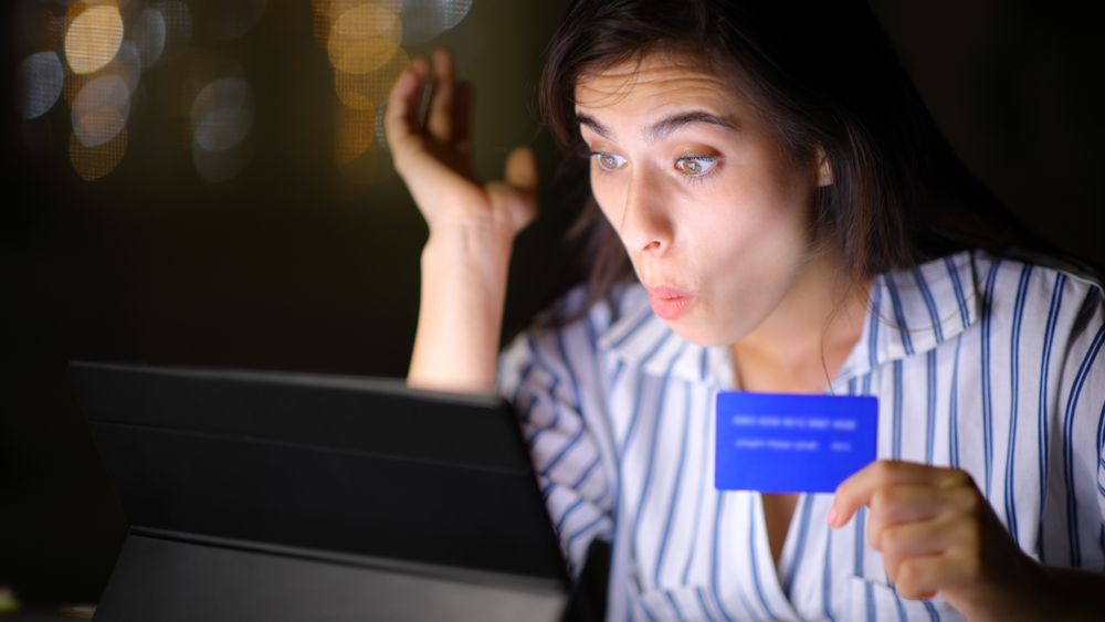 Studiu: Românii și-au făcut lista de Black Friday, dar recunosc că dacă apare ceva mai bun, pot pica în tentație ușor