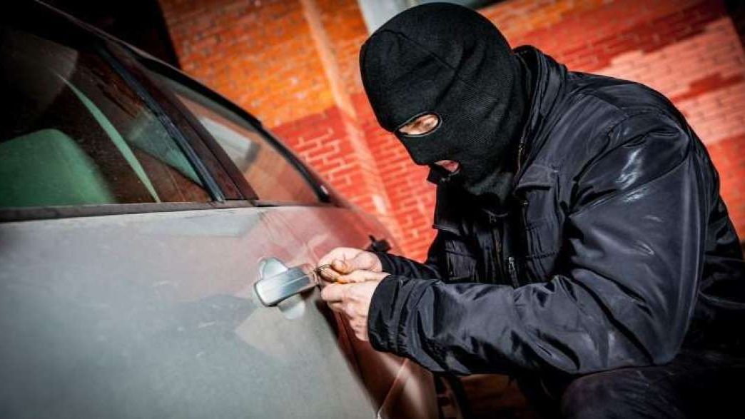 Analiză: Ce piese auto sunt cele mai dorite de către hoți. De la catalizatoare și până la oglinzi, toate pot fi luate în vizor