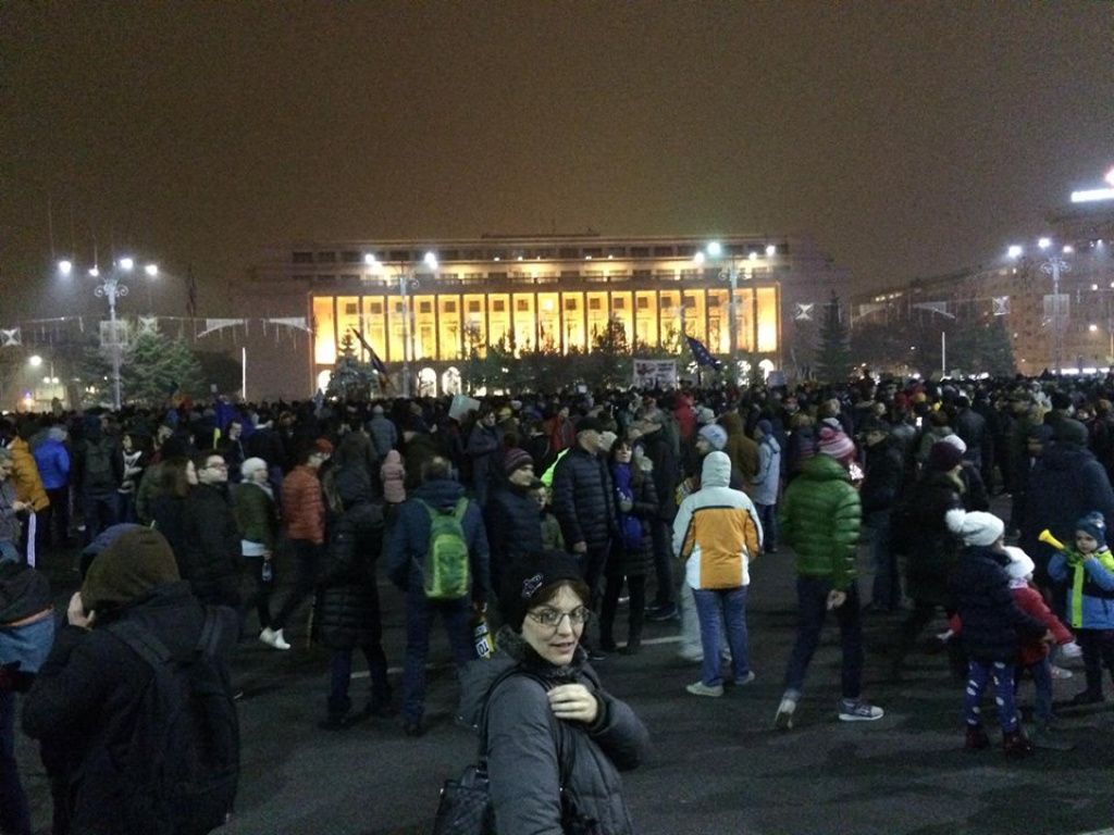 Proteste la Piata Victoriei - Imagine 1