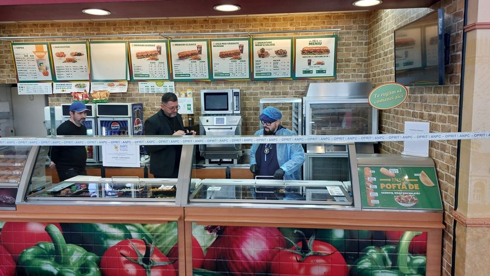 O zi cu Piedone la ”cruciada” din mall-uri: Curățenie pe ultima sută de metri, umilirea publică a restaurantelor și paznici care vor să scape de clienții curioși