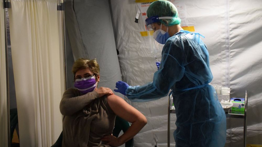 Persoanele dializate, imobilizate sau nedeplasabile se pot vaccina în etapa a doua