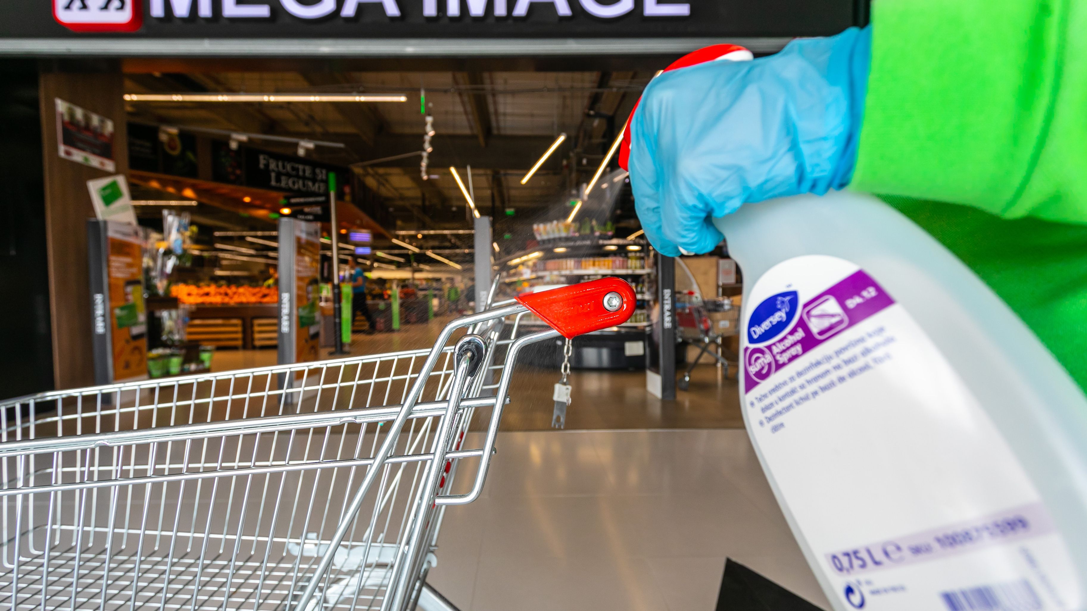 Mega Image anunță măriri de salariu pentru angajații din echipă și beneficii speciale pentru perioada COVID-19 pentru cei din magazine și din depozite