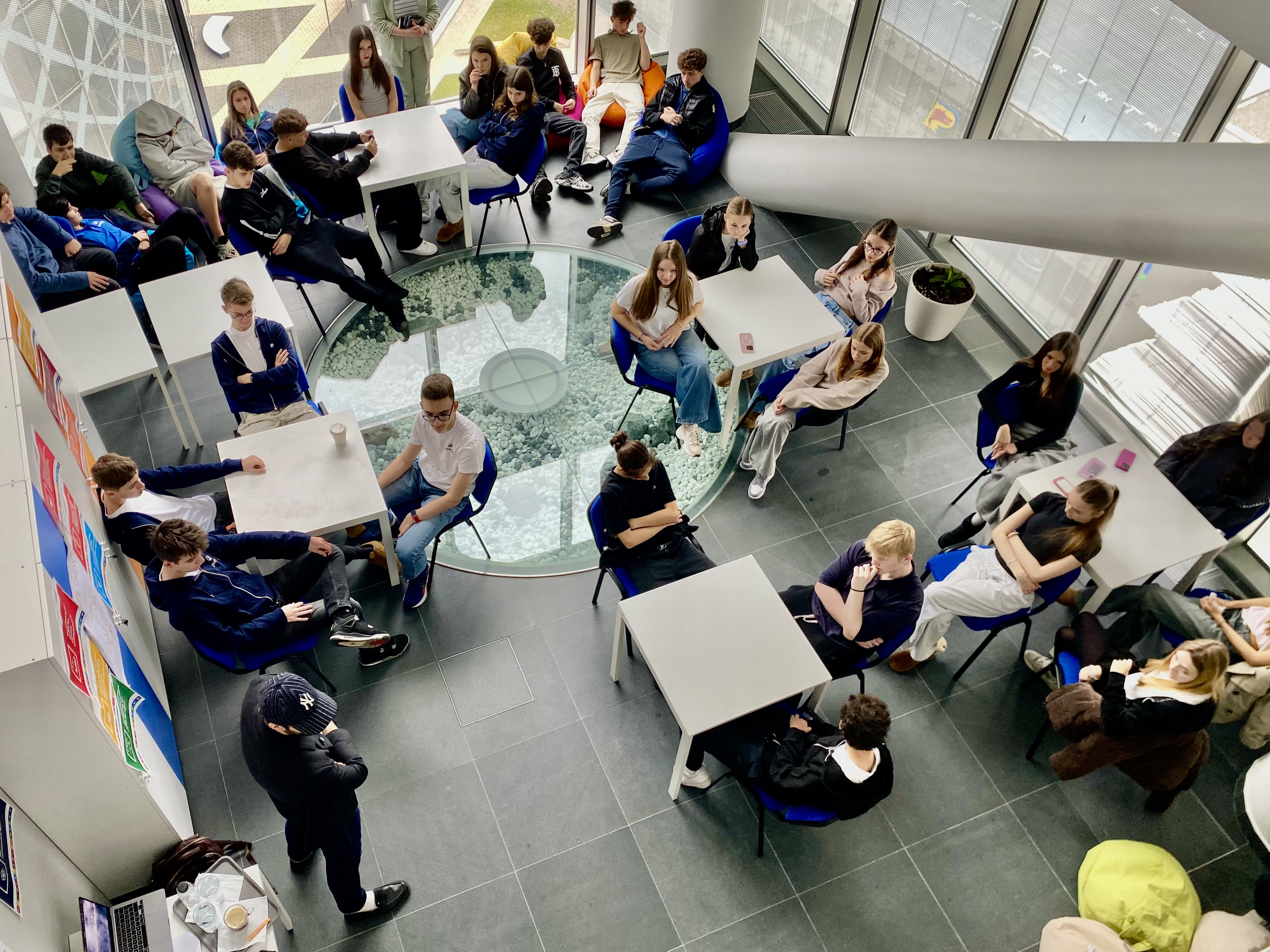 Genesis College oferă burse de până la 100% pentru elevii care vor începe clasa a IX-a