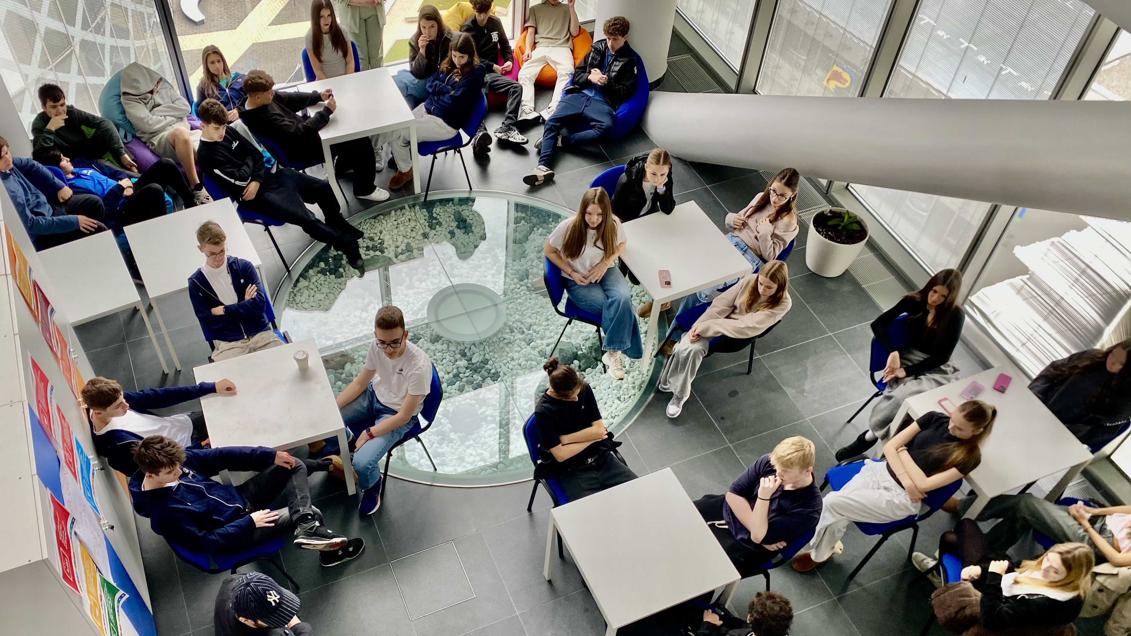 Genesis College oferă burse de până la 100% pentru elevii care vor începe clasa a IX-a