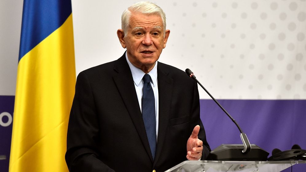 MAE, condus de Teodor Melescanu, afirma ca votul in diaspora "se desfasoara in parametri normali", desi romanii spun ca stau la coada pentru a vota