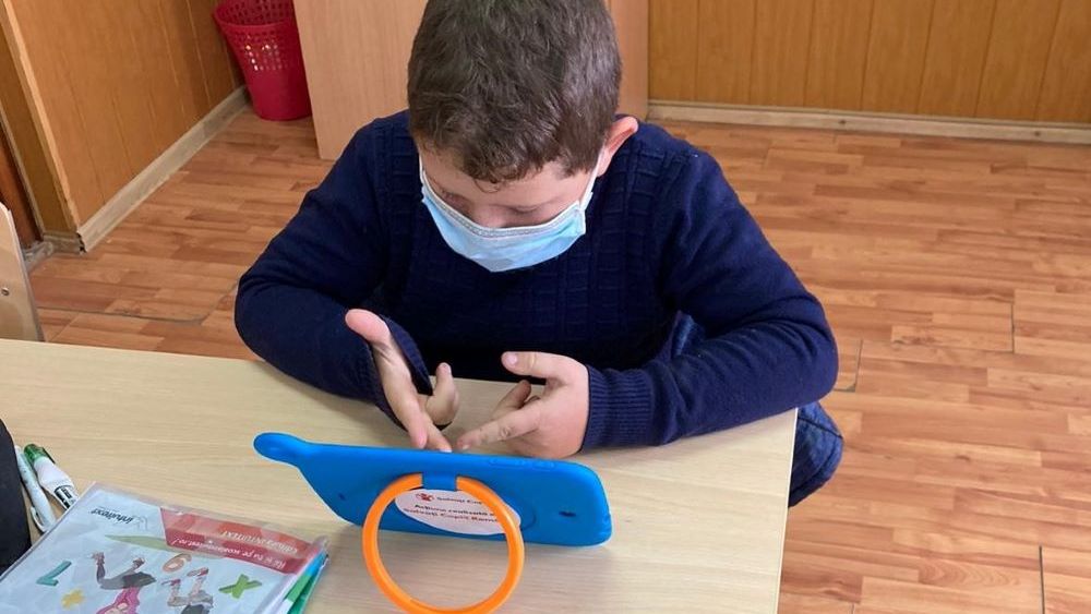 STUDIU: Trei sferturi dintre profesori și părinți consideră necesară redeschiderea școlilor