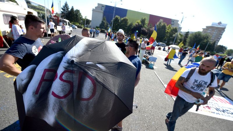 UPDATE: Protest 10 august. Romani din toate colturile lumii s-au adunat in Piata Victoriei, pentru a-si lua tara inapoi