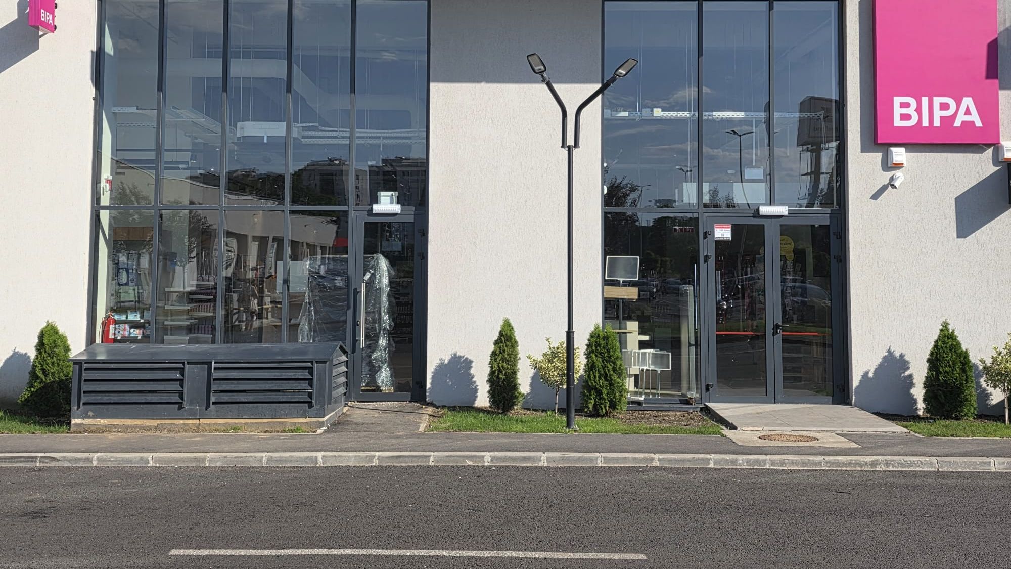Cosmetice la prețuri mici pentru bucureșteni: un nou magazin BIPA se deschide în Capitală