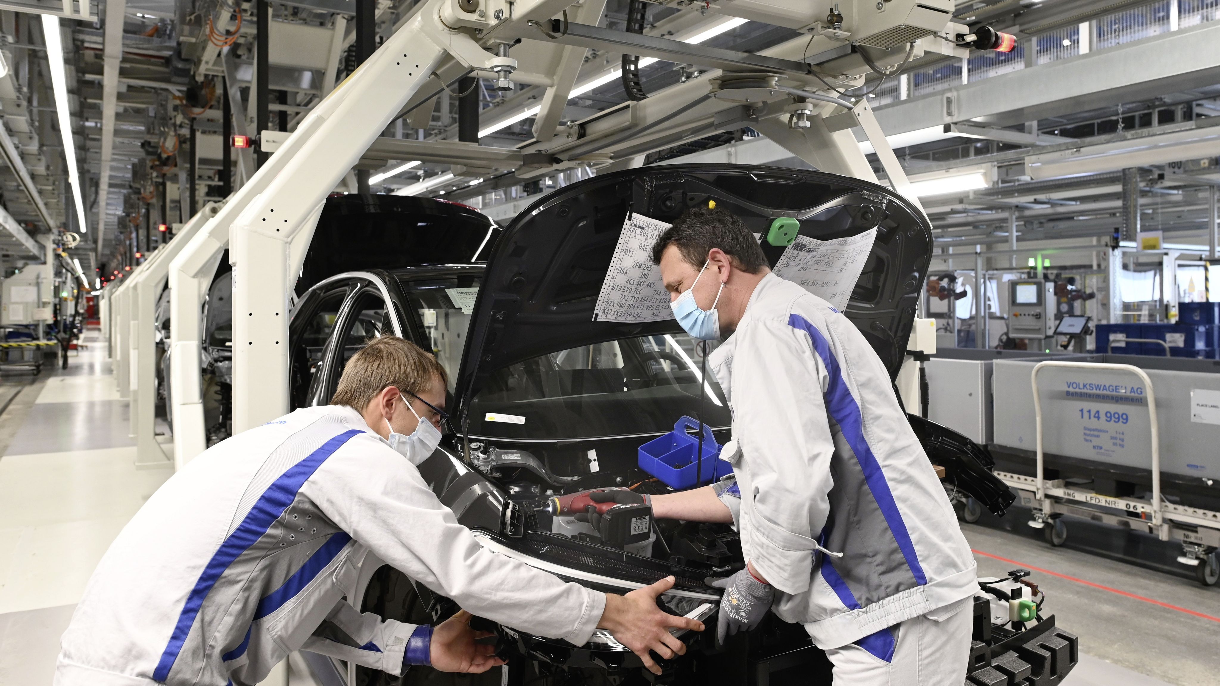 Fabrica VW din Zwickau reia treptat activitatea de producție a noului ID.3