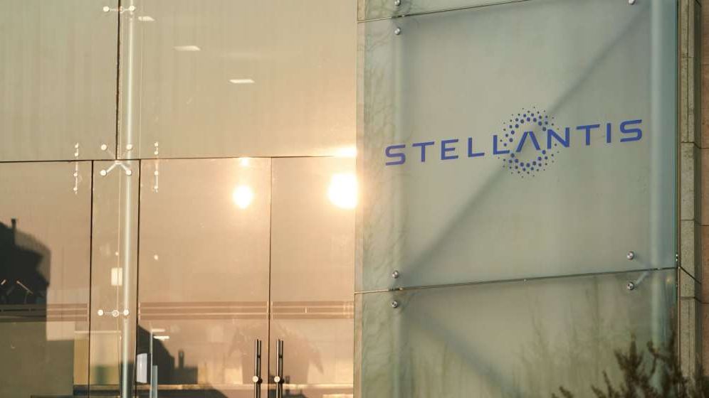 Stellantis, avertisment de 10 miliarde de dolari pentru industria auto din Europa. Care sunt principalele probleme
