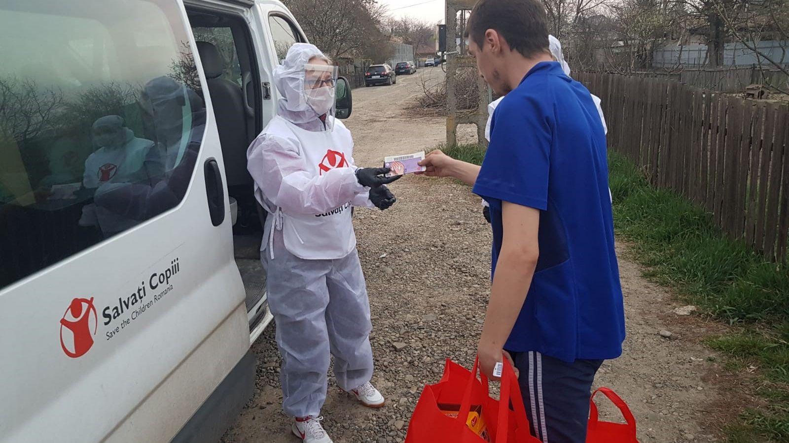 Copiii în situație de risc primesc tichete sociale de la Kaufland prin Salvați Copiii