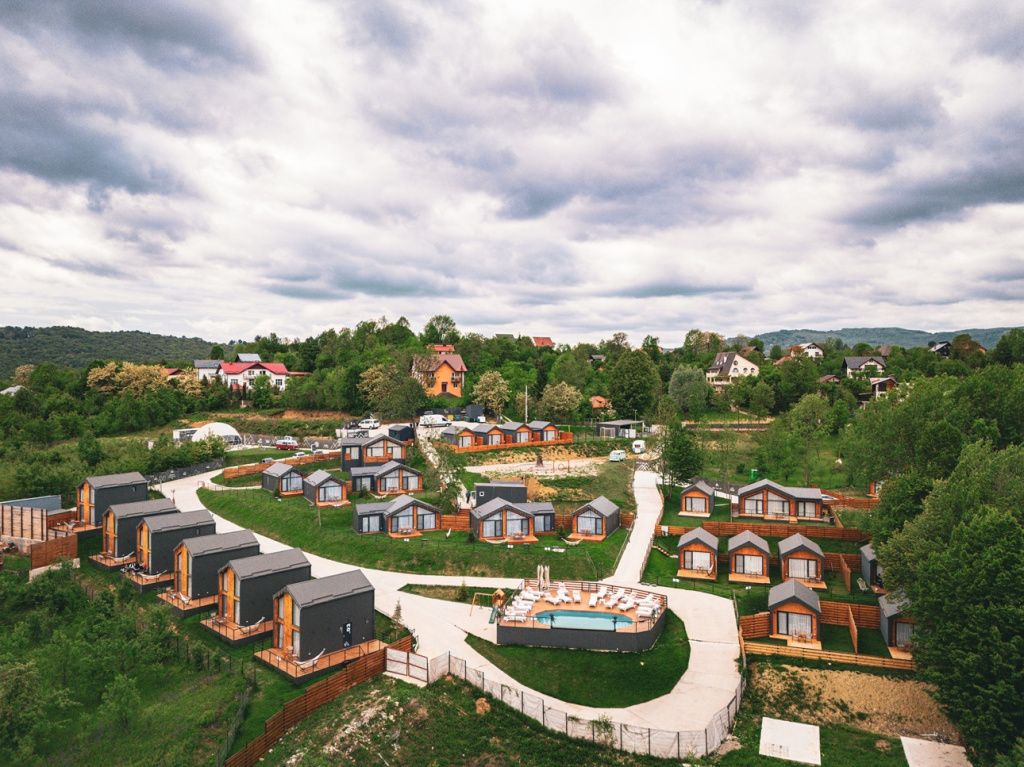FOTO | Cum arată noile case de vacanță din Bușteni și Comarnic - Imagine 7