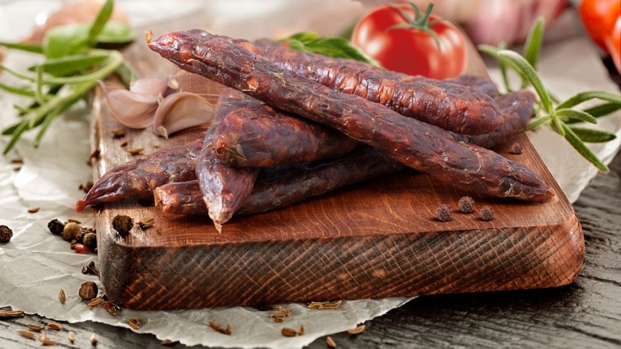 Renumitii carnati de Plescoi devin produs de Indicatie Geografica Protejata