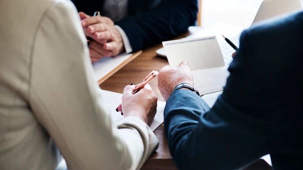 Dobânda de referință va crește, decizie care va afecta toți românii care au credite și impozite