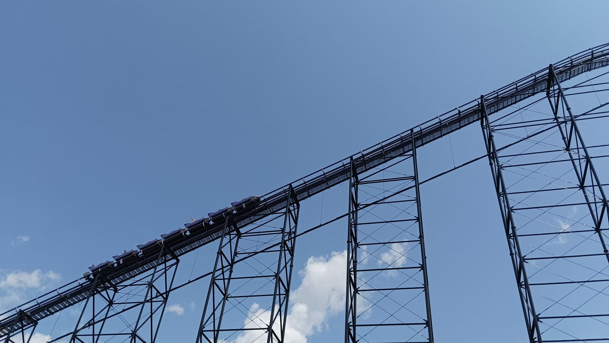 Ghid de vacanță: 5 sfaturi esențiale dacă mergi în parcuri de distracții (cu sau fără copii)