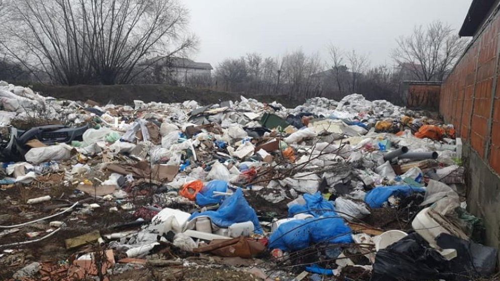 Sondaj: Bucureștenii, nemulțumiți de starea mediului, dar nici un sfert n-ar depune efort pentru a schimba ceva