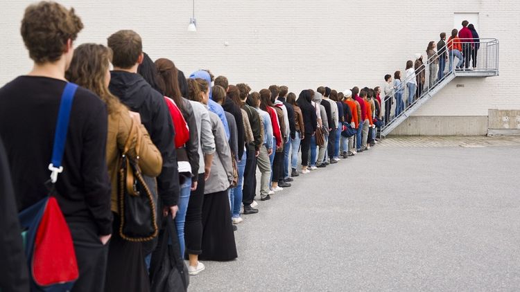 Lider politic din Timis: Trebuie modificata legea, astfel ca demnitarii sa nu stea la coada!