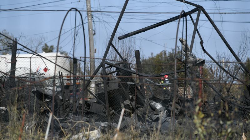 Cât de mare este dezastrul provocat de exploziile de la Crevedia: 6 clădiri distruse, 77 afectate, 5 morți și zeci de răniți