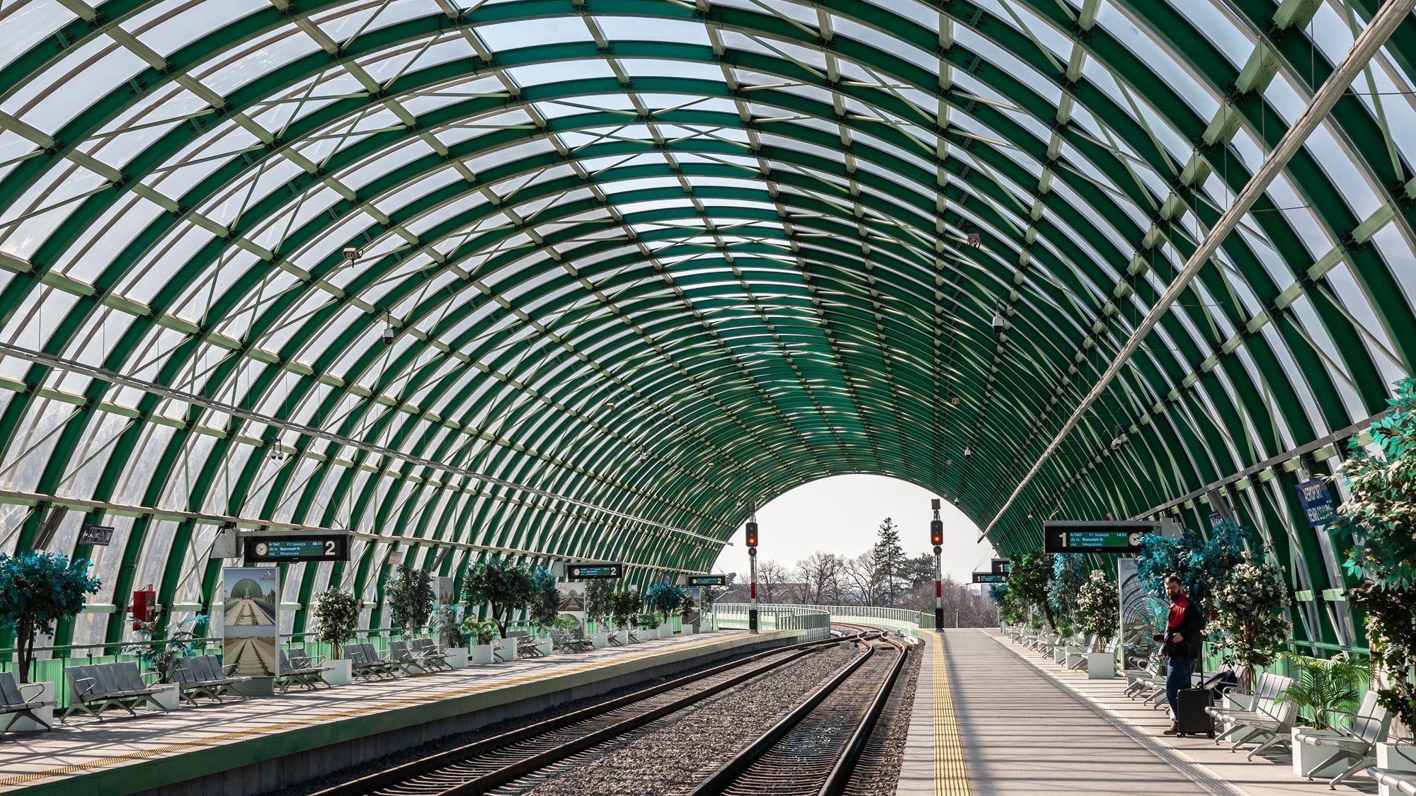 Călătorii vor putea cumpăra bilete de tren prin SMS pentru ruta București Nord - Aeroport Henri Coandă