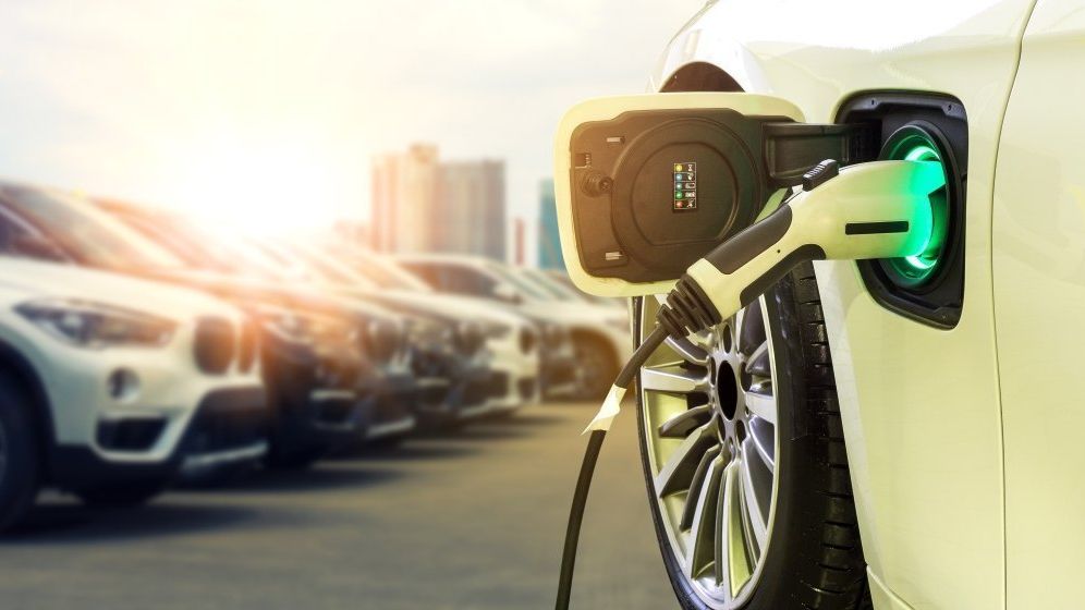România are peste 12.800 de vehicule electrice înmatriculate și mai mult de 1.000 locații publice de încărcare