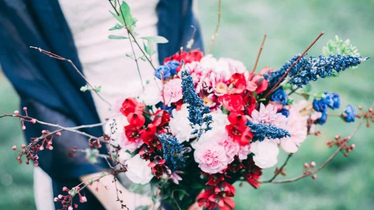(P) 5 motive pentru care să alegi buchete de flori cu livrare gratuită de la florăria ta preferată, Maison d’Or!