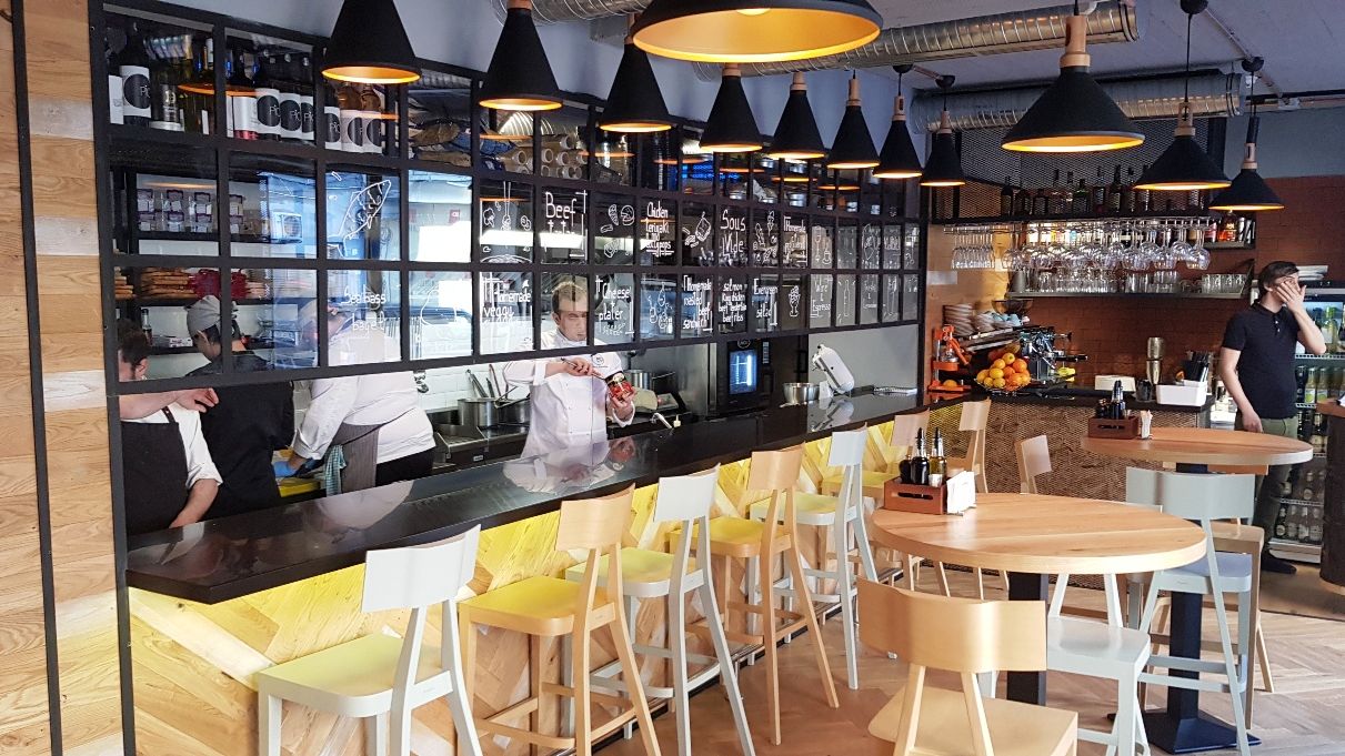 Review George Butunoiu: Un bistrou modern, cu toate la vedere