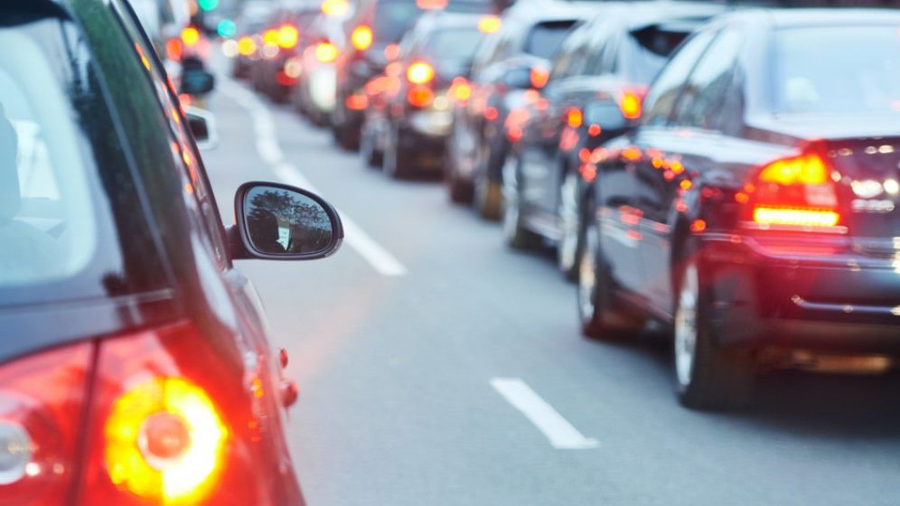 Capitala, lider la inmatriculari auto, desi drumurile au nenumarate probleme, iar proiectele de infrastructura stagneaza