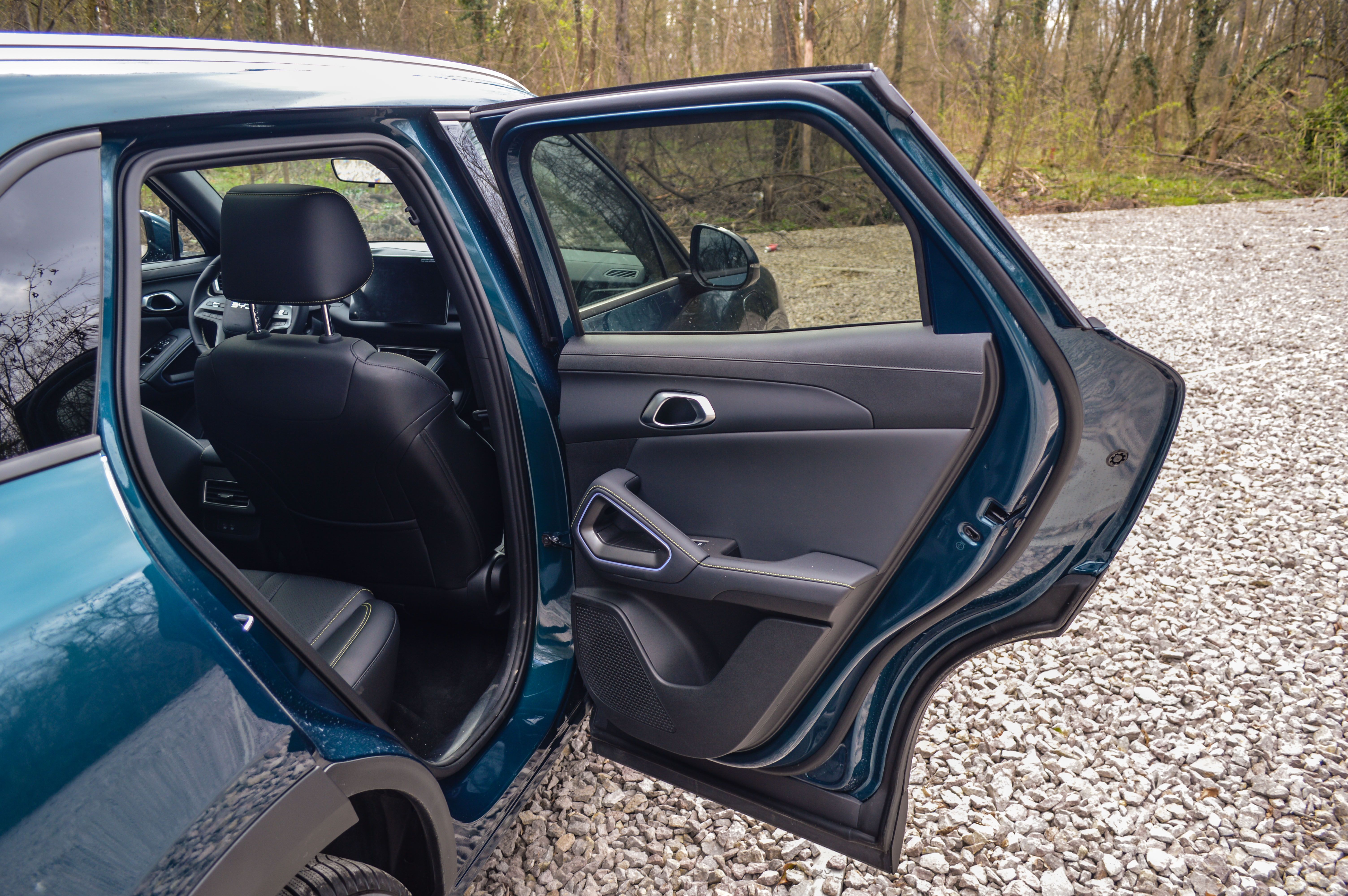 FOTO | Test Drive BYD Atto-2 DM-i: Cum au reușit chinezii să facă un SUV plug-in hibrid care costă cât o Dacia Duster - Poza 20