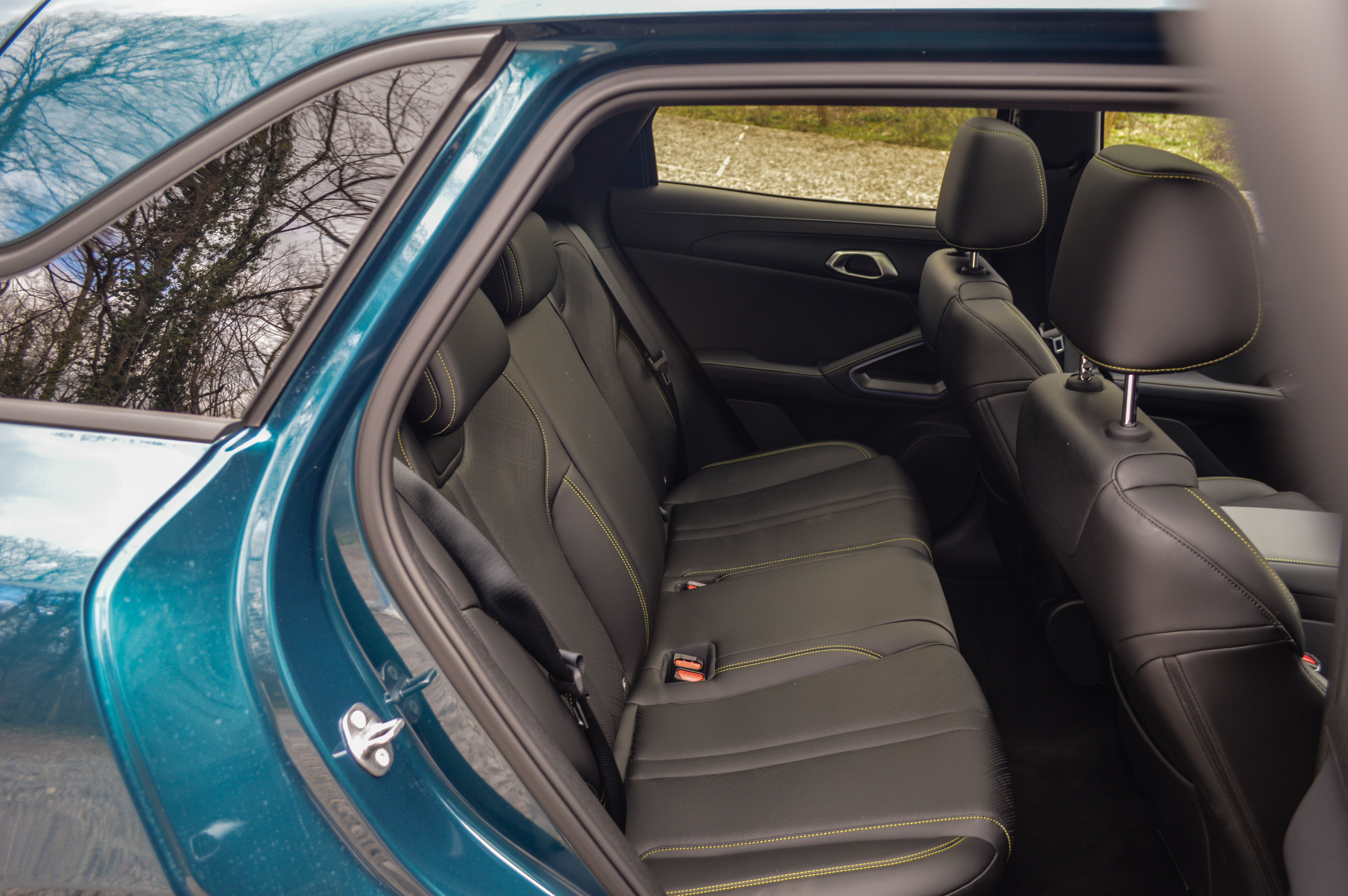 FOTO | Test Drive BYD Atto-2 DM-i: Cum au reușit chinezii să facă un SUV plug-in hibrid care costă cât o Dacia Duster - Poza 25